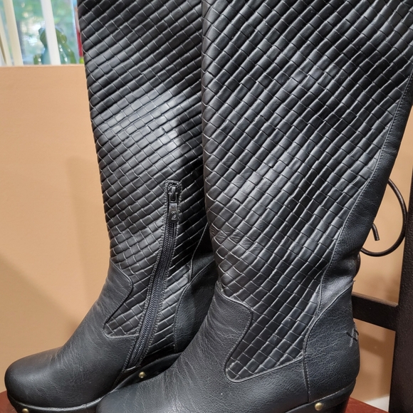 Monroe and Maine Boots - Picture 11 of 11